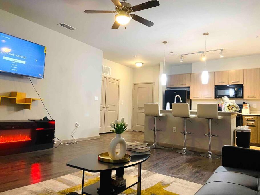 Downtown Luxury Apartment With Free Parking Space Oklahoma City Esterno foto