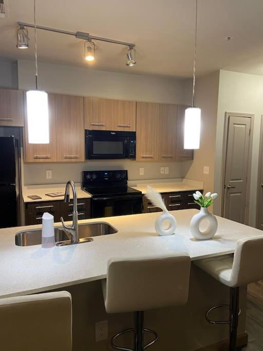 Downtown Luxury Apartment With Free Parking Space Oklahoma City Esterno foto